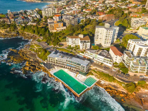 Australia hikes student v