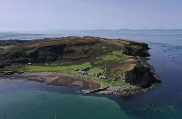 Island On Sale! With 7 Ho