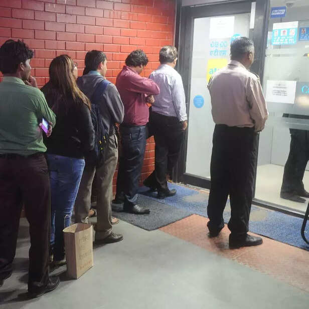 queue of people to exchan