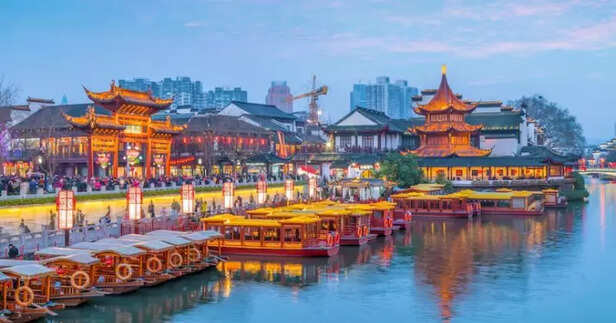 Beijing woos US influence