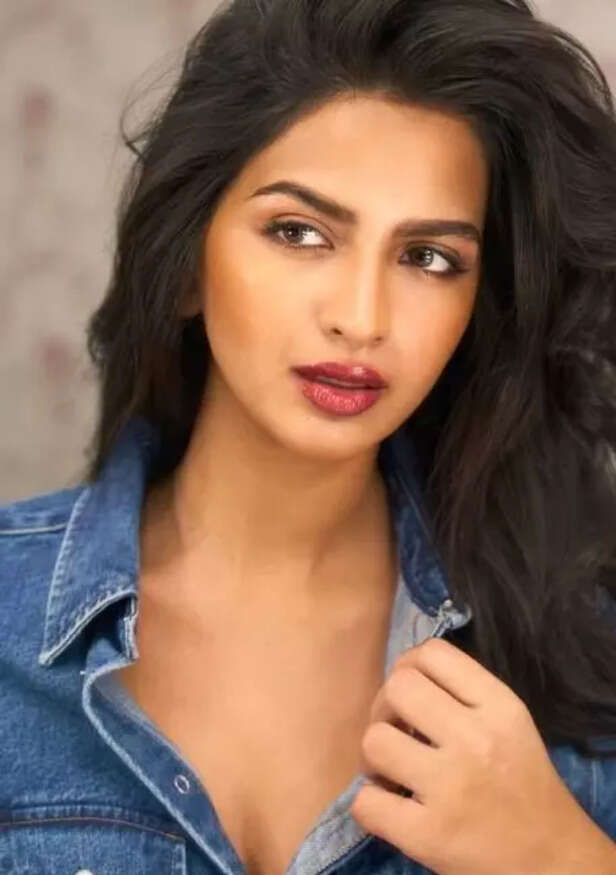 Meet Shruti Chauhan, Ahaa