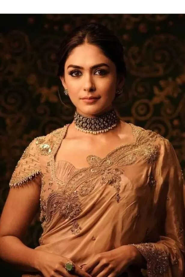 Mrunal Thakur birthday bu